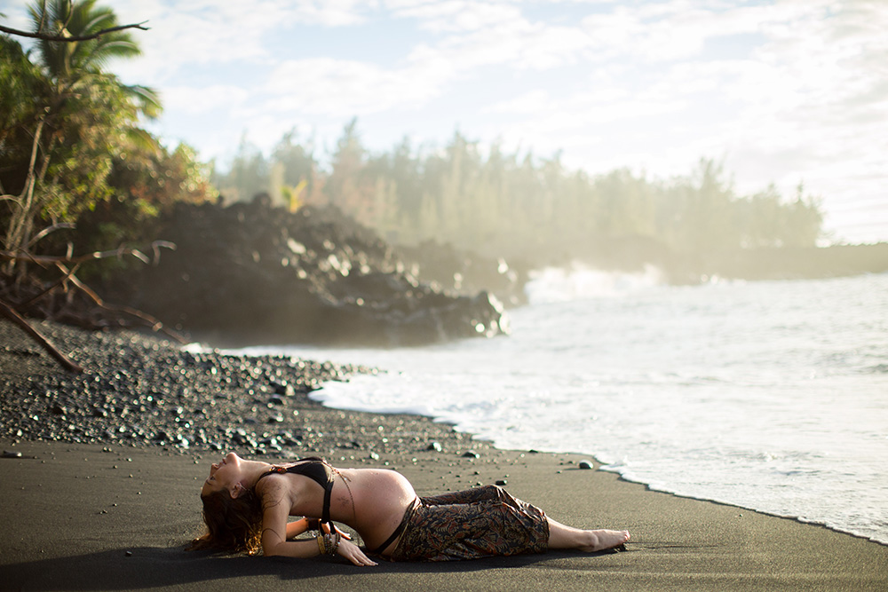 big island maternity photography with jinju and nova