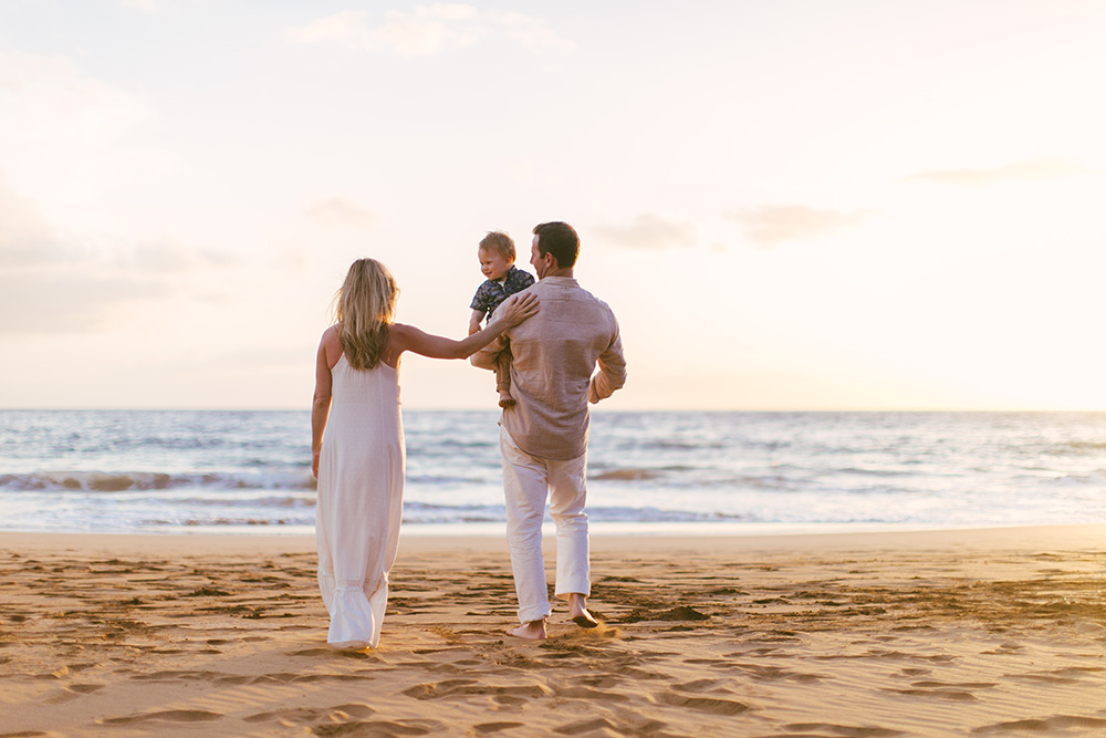 cadence is a maui photographer who specializes in family photography. 