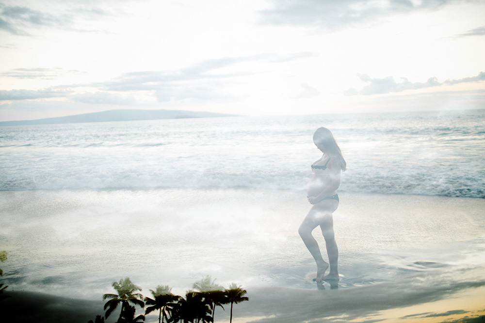babymoon on maui with a maternity photography session 