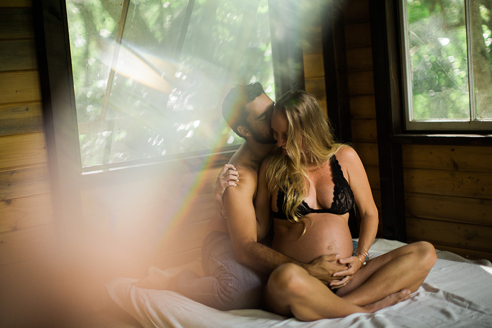 storytelling: the essence and transformation of a growing family. summer and kainoa's maternity session is on the blog. 