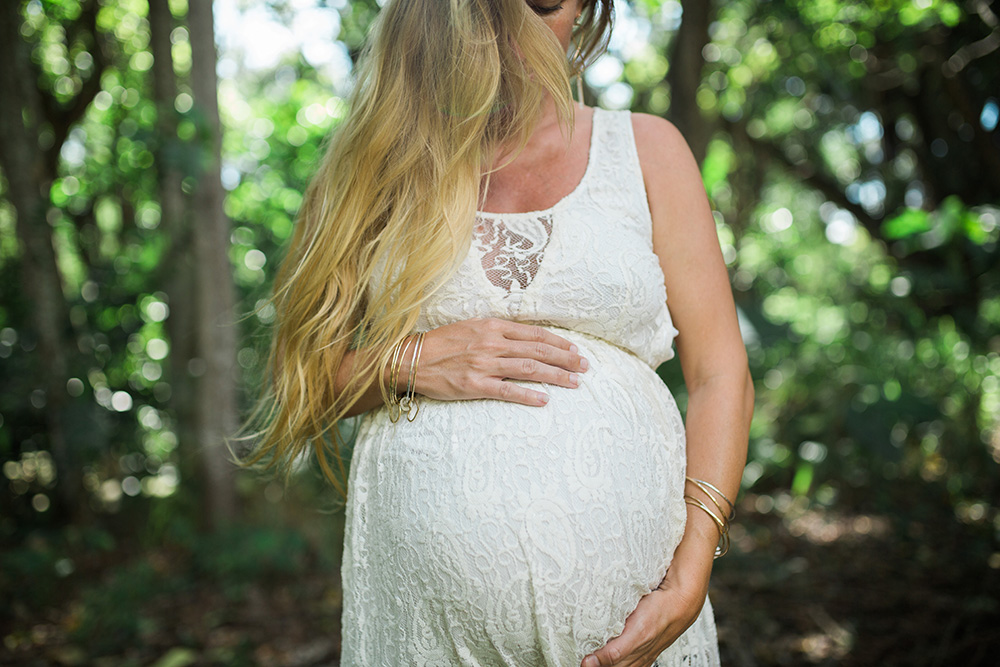 artistic and creative maternity photography in maui, hawaii. 