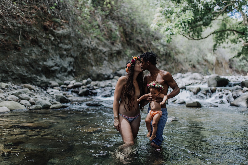 maui photographer cadencia captures families for a family portrait session in iao valley. 