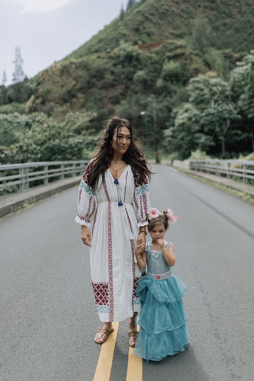 maui photographer does family portraits in iao valley, a great place to visit while you're in hawaii. 