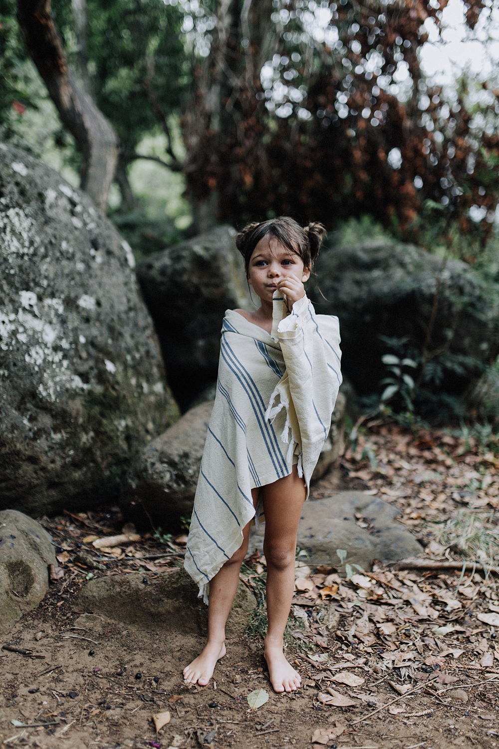 maui photographer visits iao valley in maui, hawaii for family photography. 