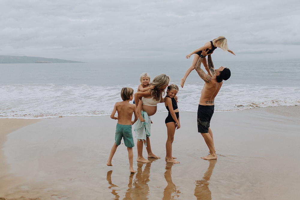 playful family photo in hawaii 