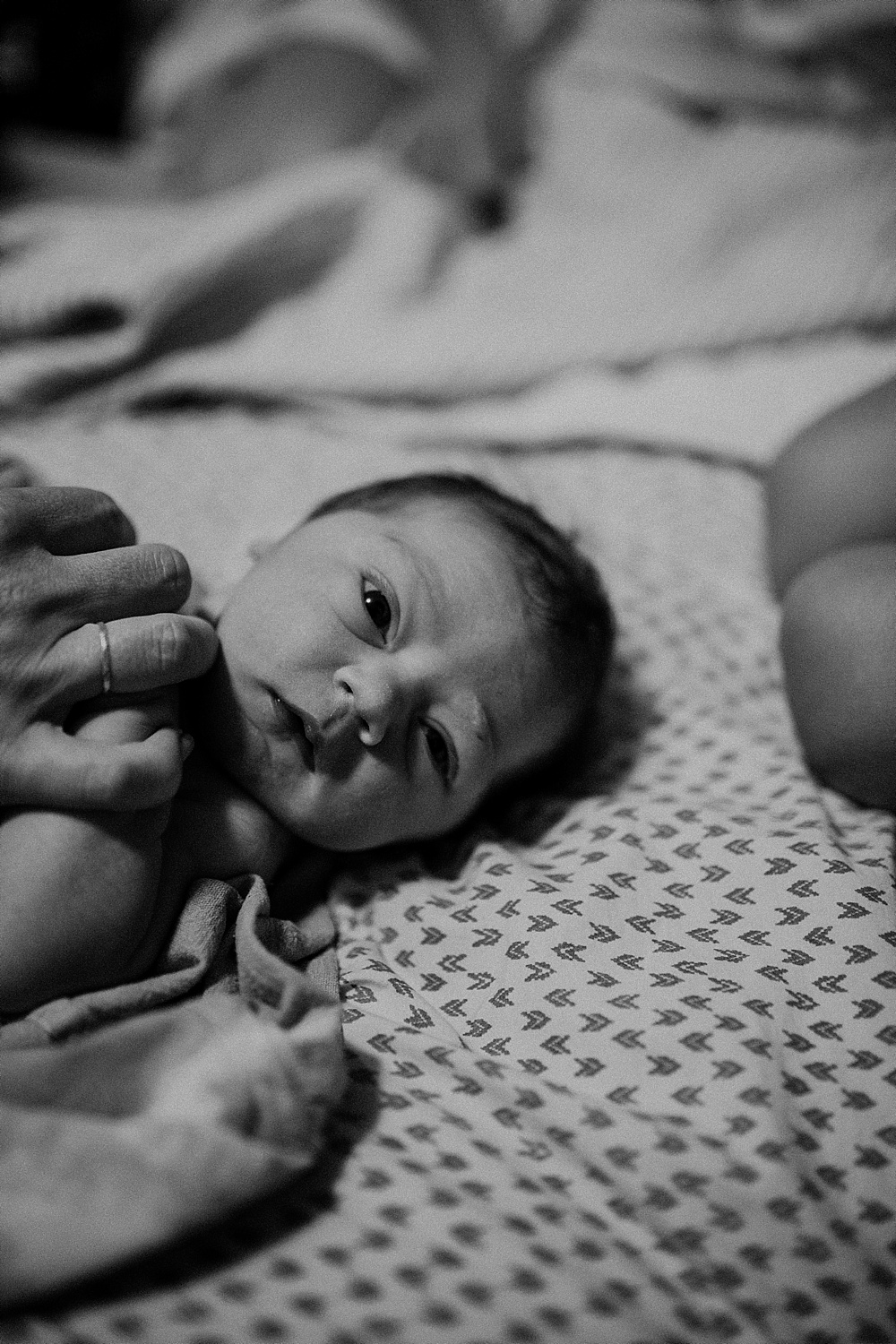 maui birth photographer captures baby in first moments 