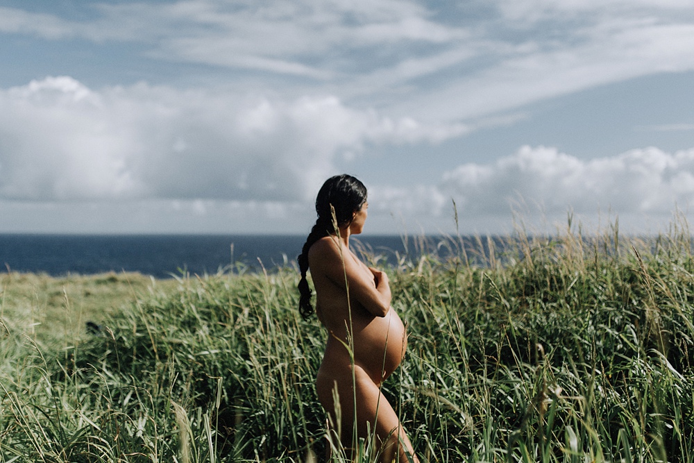 beautiful naked maternity photos on northshore, maui 