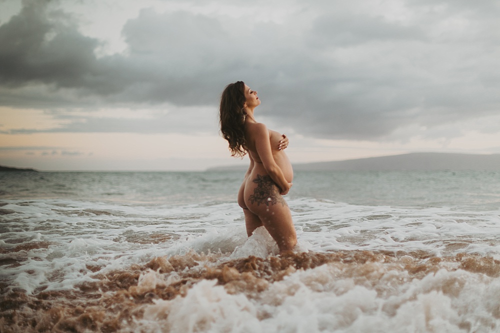 nude maternity photos in hawaii