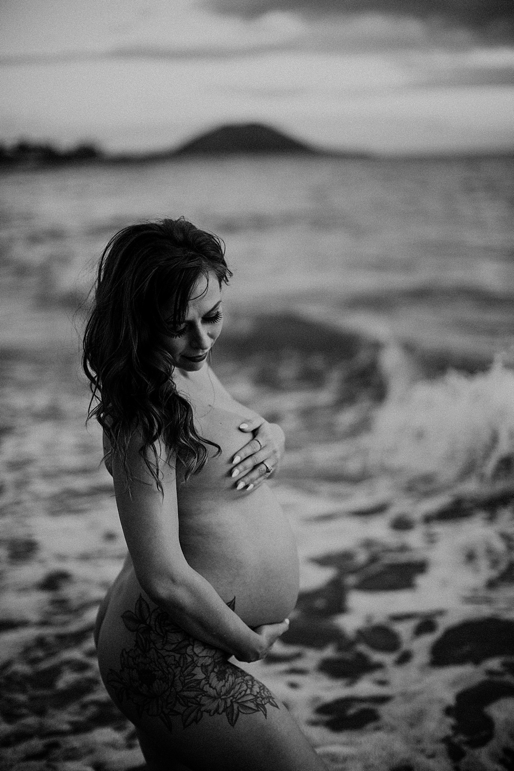 nude maternity photos in hawaii