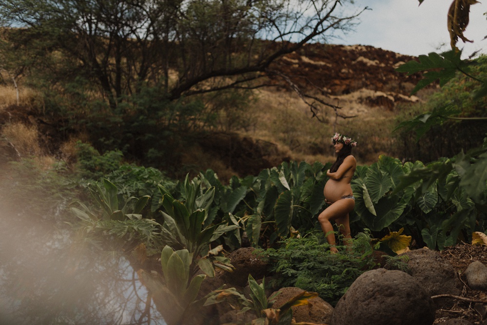 beautiful naked maternity photos in lahaina, maui 