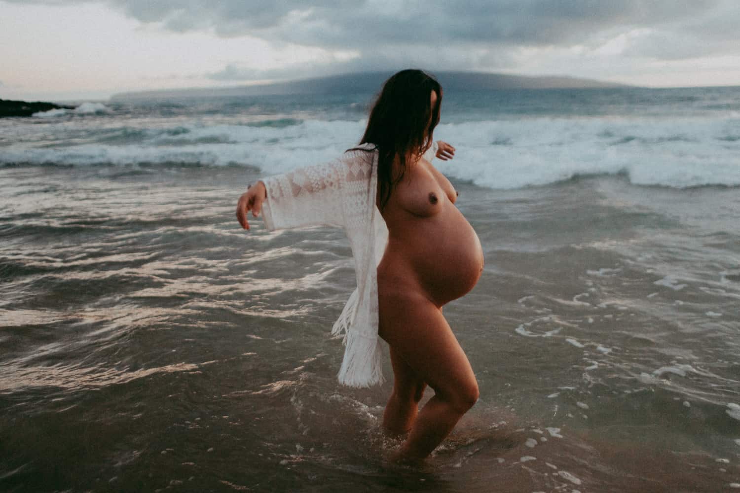 nude maternity photos hawaii
