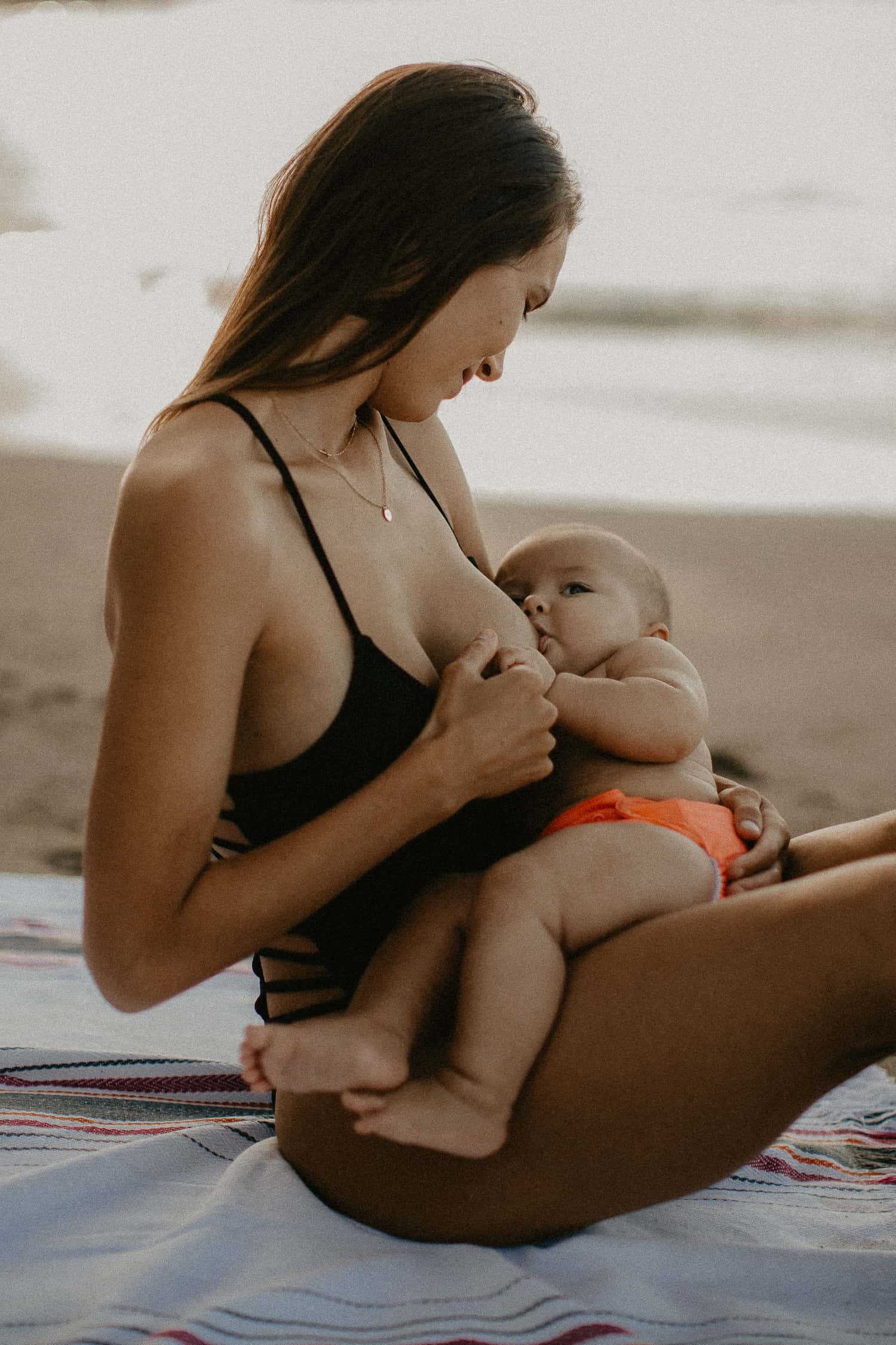 breastfeeding mom on Maui