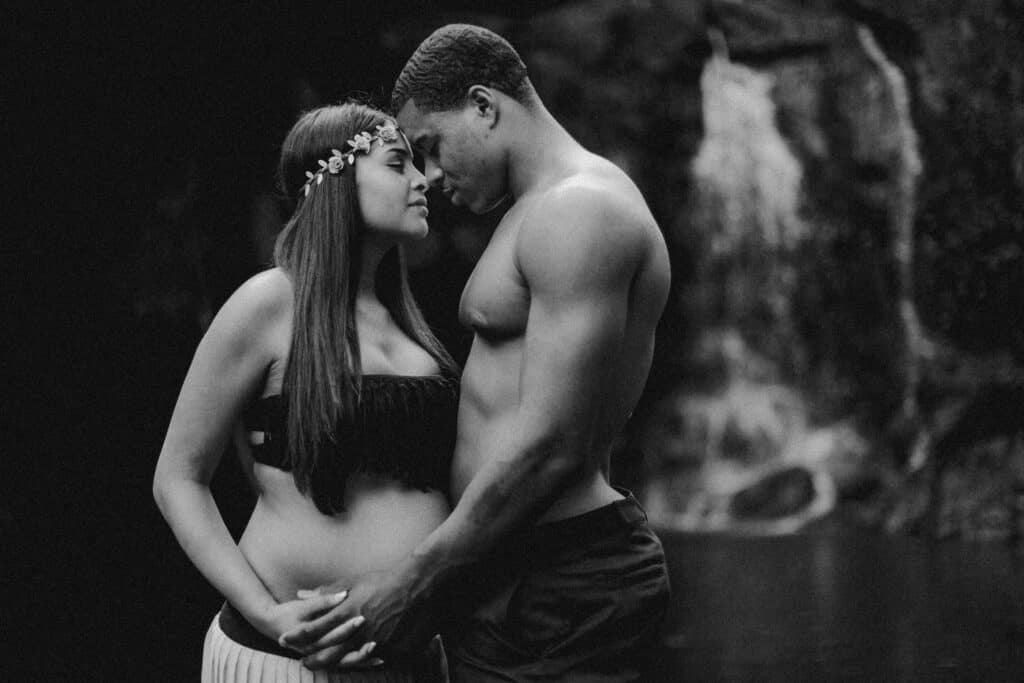 DeShawn Shead and Jessica Martinez maternity photos on maui 