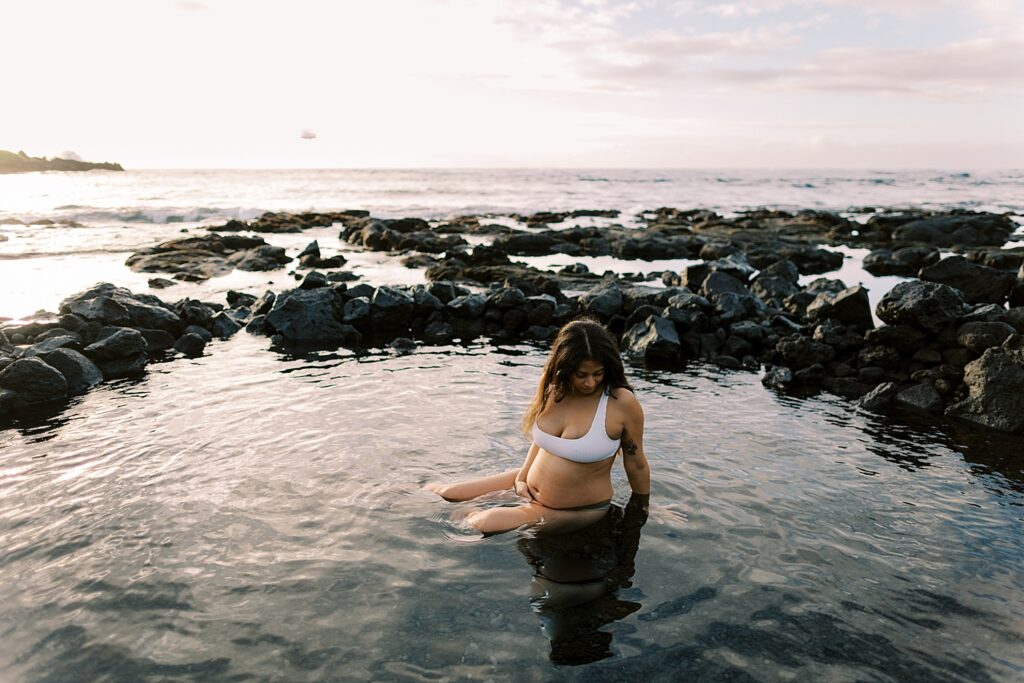 pregnancy photos at black sand beach hawaii