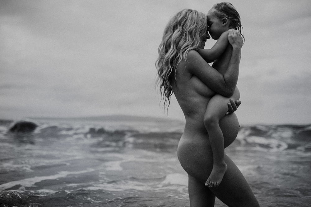 Chelsea Jean + Family | Maternity Photos at Po’olenalena Beach | Wailea