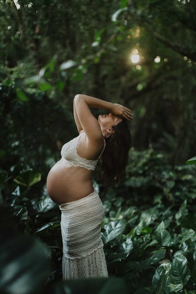 hawaii jungle maternity photos | rochelle + D | honolua forest