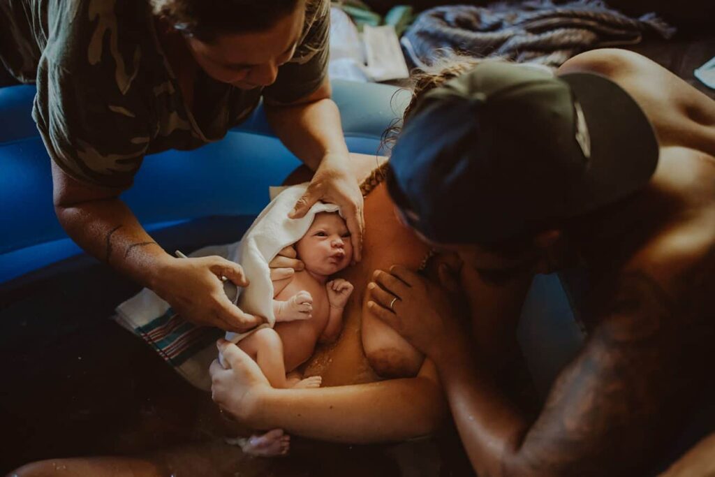 birth photographer documents home water birth in lahina, maui